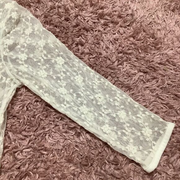 American Rag Cream Fairycore Sheer Floral Lace Blouse Size Small - Picture 10 of 12